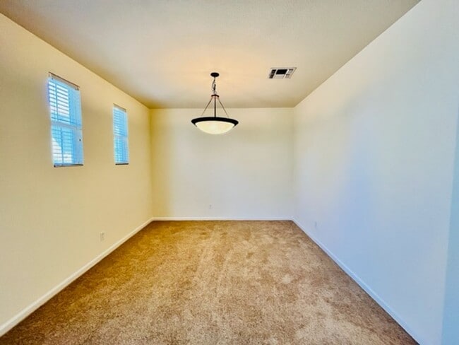 Building Photo - Gorgeous 3BD/2.5BA Tri-Level Townhouse- Ga...