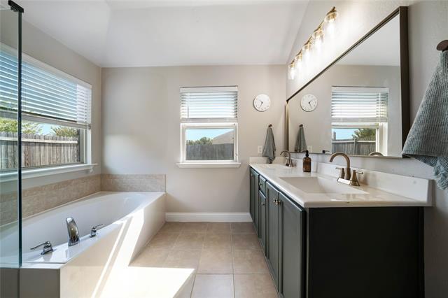 Building Photo - 913 Hawthorne Rd