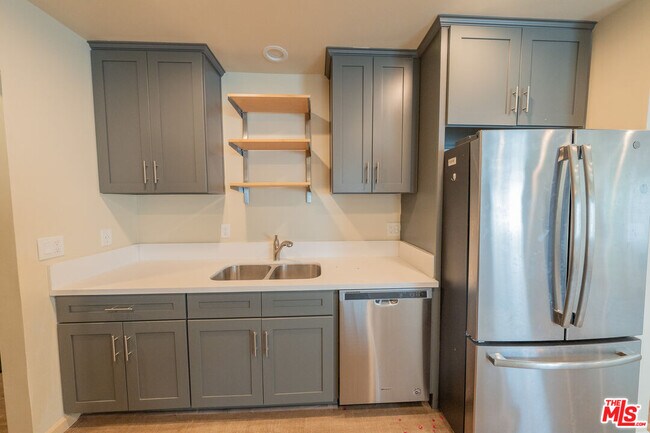 Building Photo - 7503 Camellia Ave