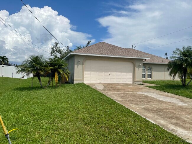 Building Photo - 3131 SW 19th Ave
