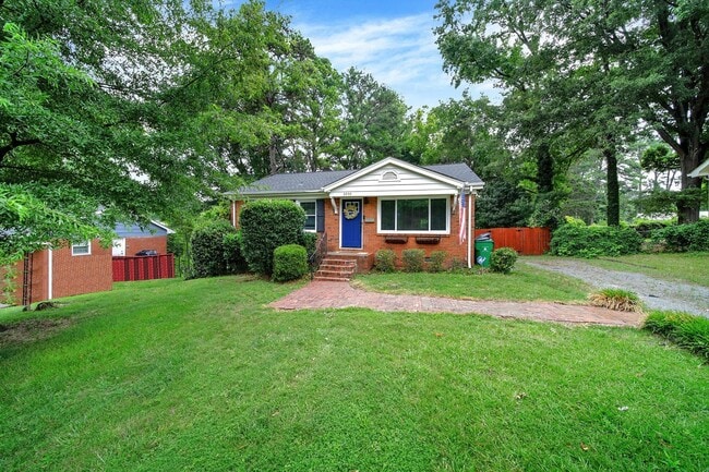Building Photo - Lovely Three Bed One Bath Ranch Home in Wi...