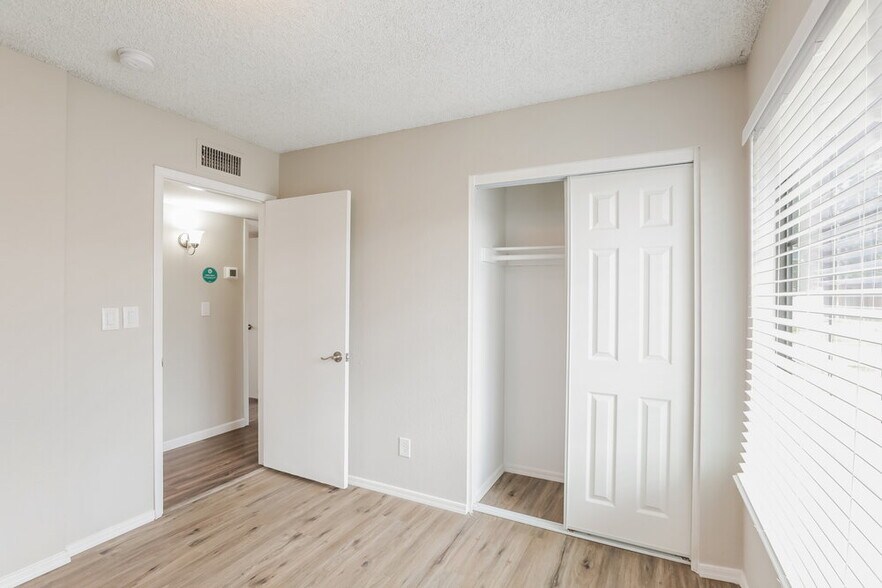 Building Photo - 4014 E Apollo Rd