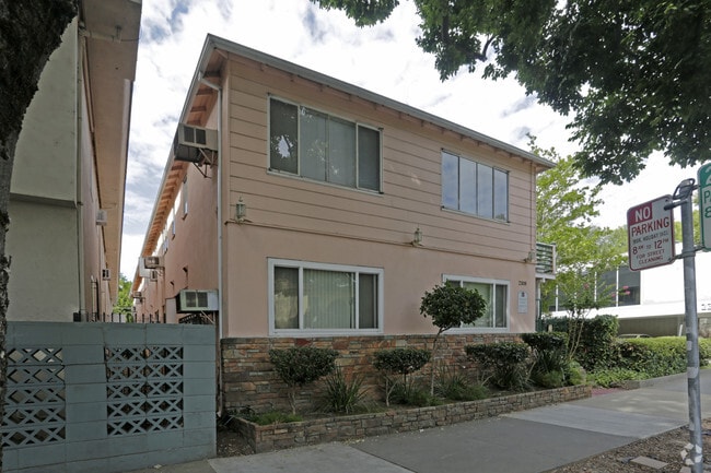 Building Photo - 2308 P St