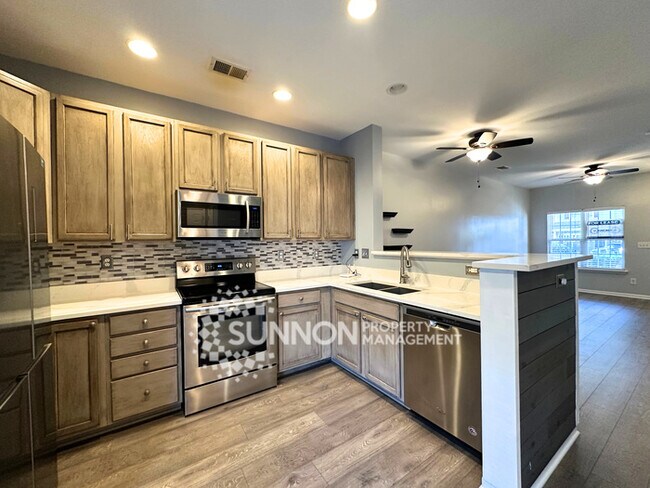 Building Photo - Updated 2 Bedroom Ballantyne Townhome