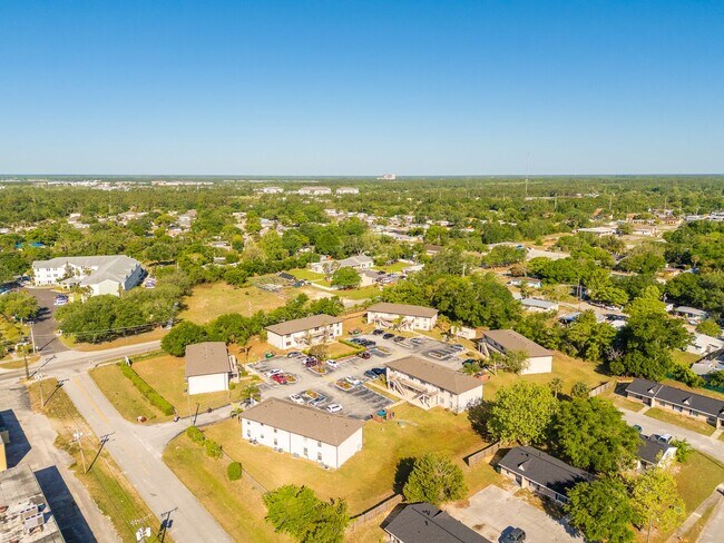 Building Photo - One Bed, One Bath at Royal Palm
