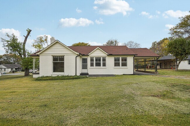 Building Photo - 2713 Brunswick Dr