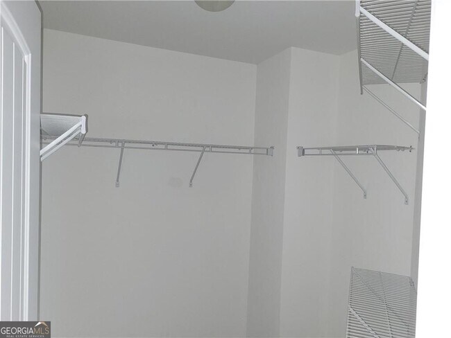 Building Photo - 573 Arrowhead Dr