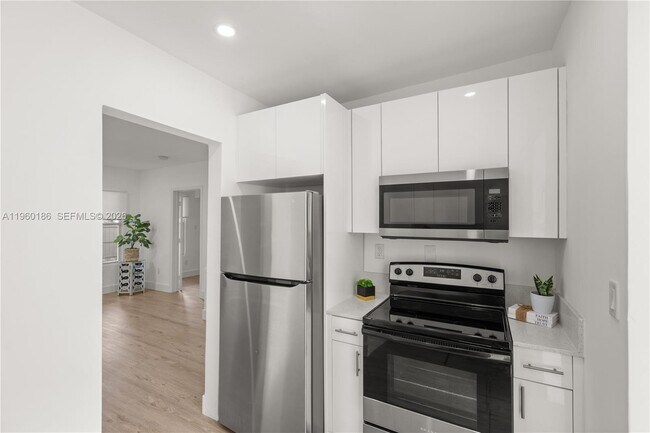 Building Photo - 2508 SW 10th St