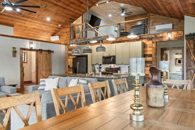 Building Photo - 299 Westview Dr