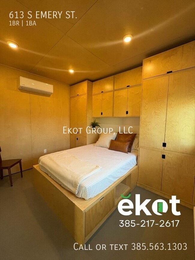 Building Photo - 613 Emery St W