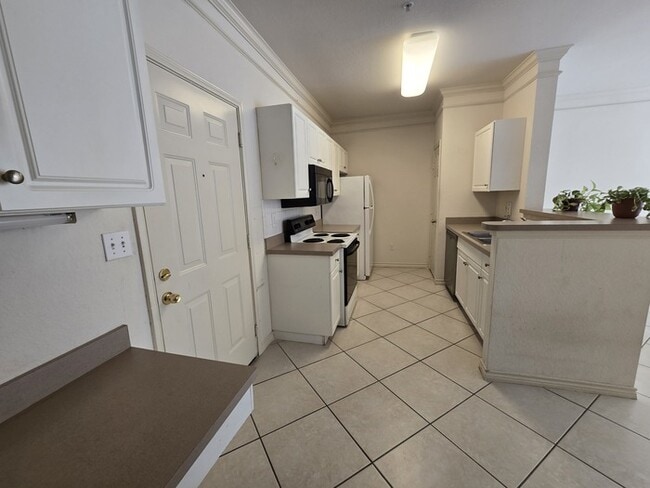 Building Photo - 1 Bed 1 Bath Condo For Rent in Tampa $1499