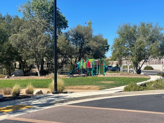 Building Photo - Private Condo in Awesome Rocklin Location!