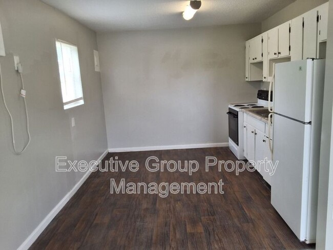 Building Photo - 1224 Hill St