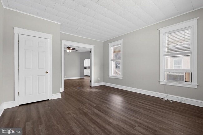 Building Photo - 127 7th Ave