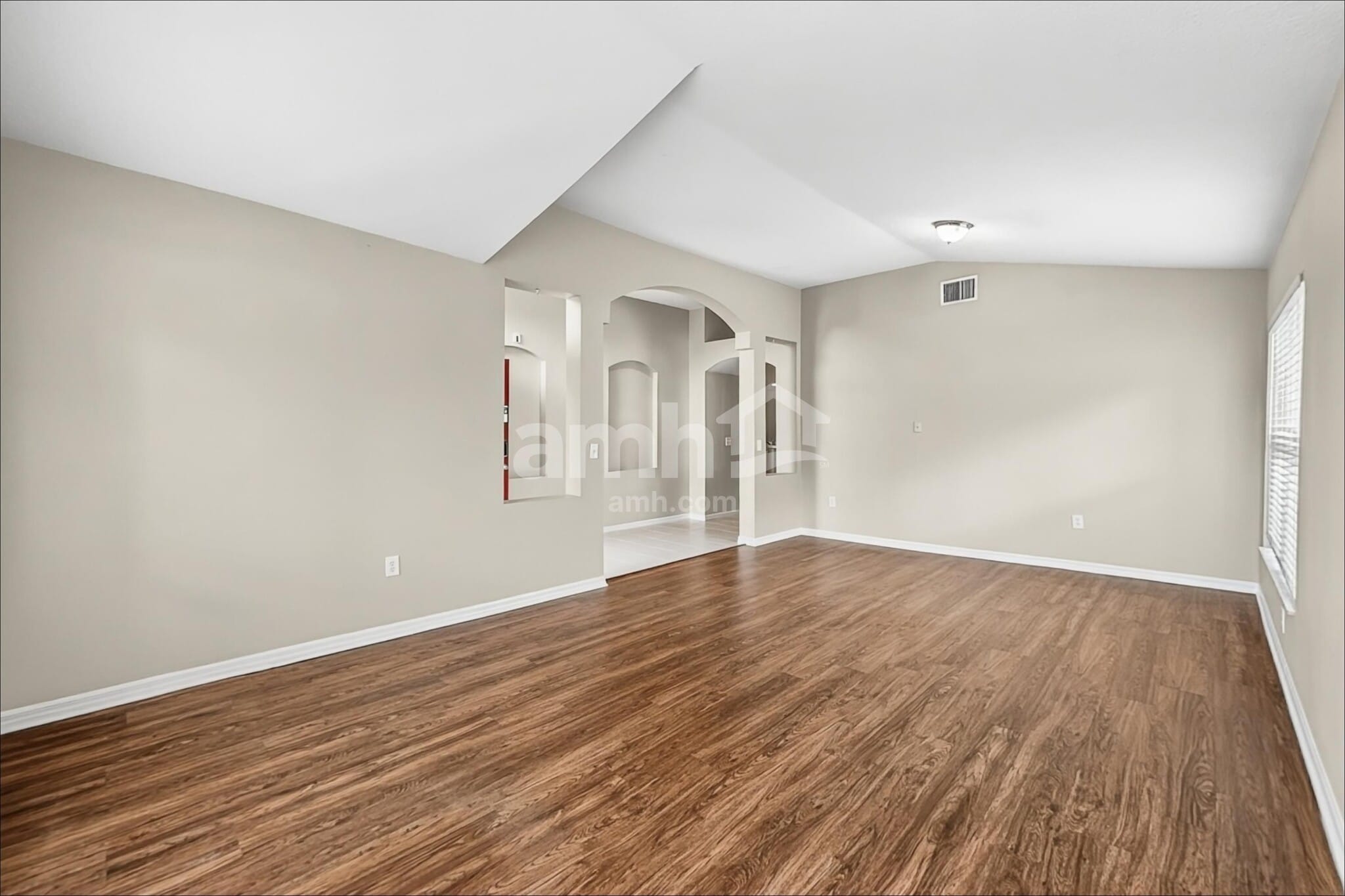 Building Photo - 30719 Tremont Dr