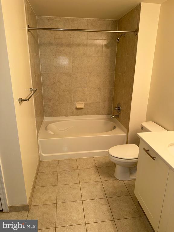 Building Photo - 5750 Bou Ave