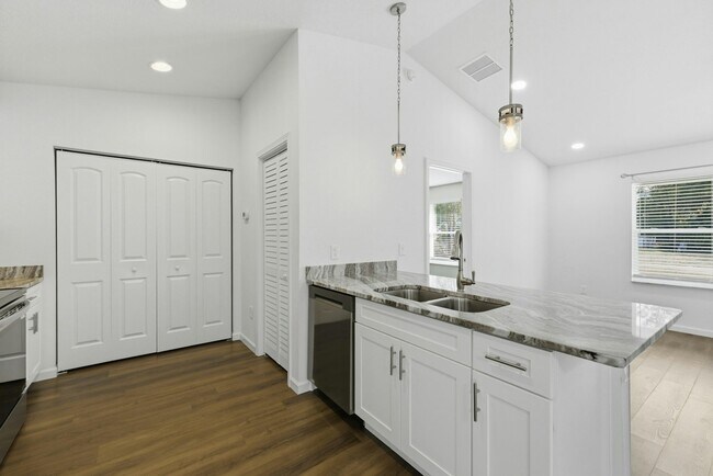 Building Photo - 5405 NW 8th Pl