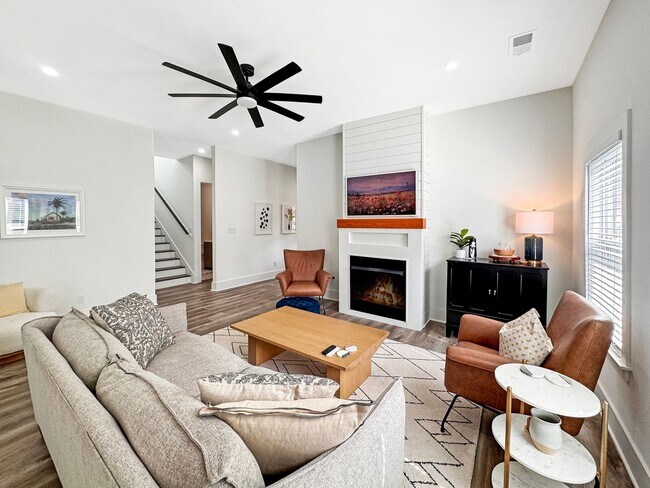 Building Photo - Newer Construction Meets Historic Cooper Young Charm • 5bd / 3ba