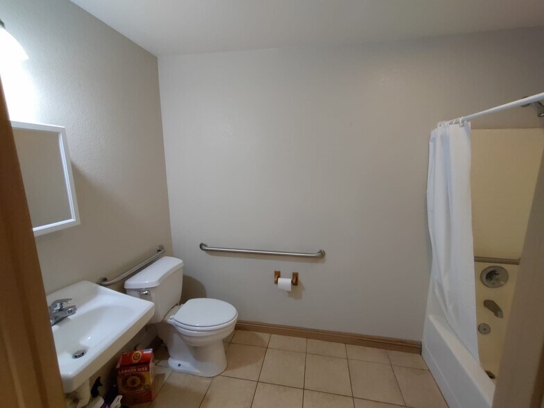 Building Photo - 819 H St