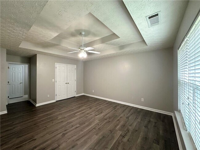 Building Photo - 1080 Hunters Crossing Ln
