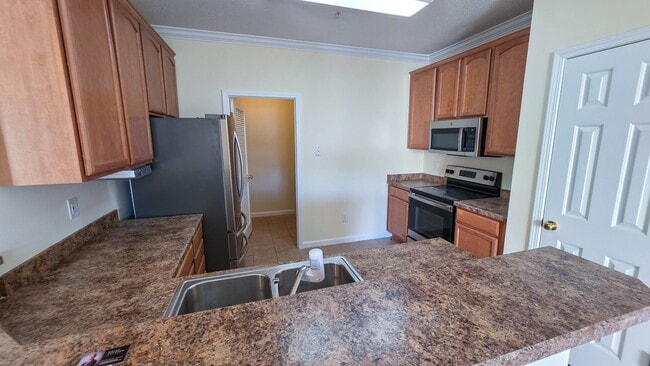 Building Photo - 5810 Longwood Dr