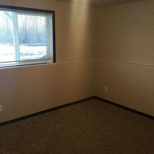 Building Photo - 3 Bed 3 Bath Single Family Home