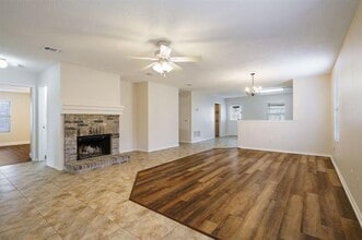 Building Photo - 3208 Legend Dr