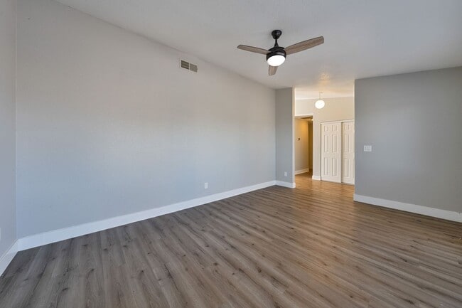 Building Photo - 7936 Sunrise Greens Dr