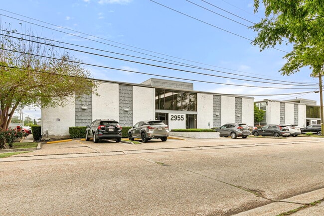 Building Photo - 2955 Ridgelake Dr