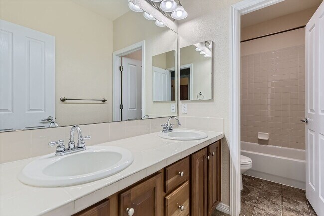 Building Photo - Five Bedroom Executive Home in the Desirable Firelight Subdivision of Highlands Ranch