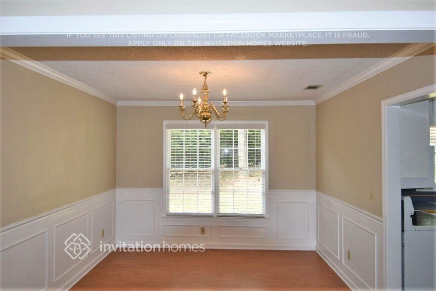 Building Photo - 135 Lacey Oak Ln