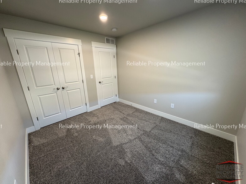 Building Photo - 2015 Lawrence Ln