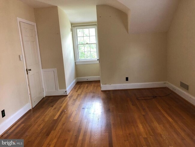 Building Photo - 4843 Butterworth Pl NW