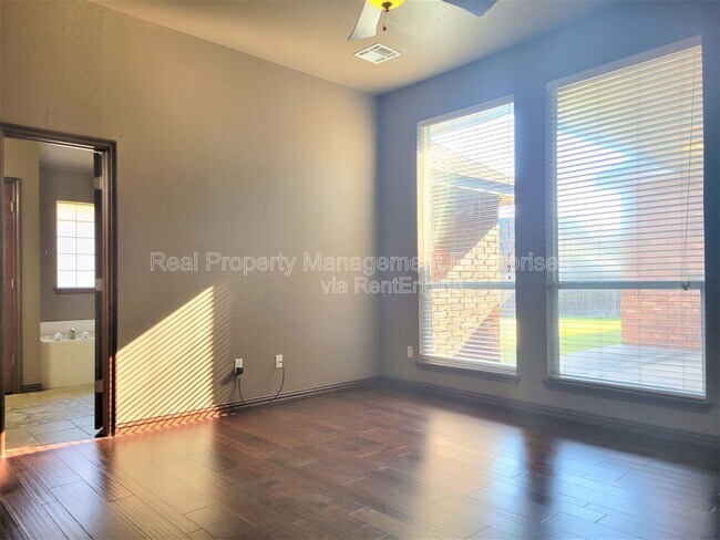 Building Photo - 8821 NW 120th St
