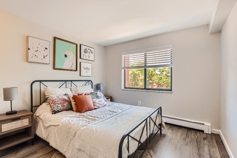 Building Photo - 1008 Corona St