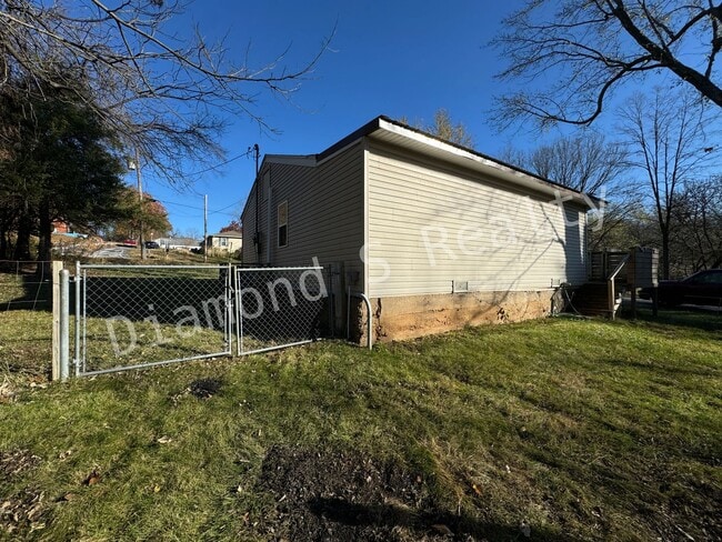 Building Photo - Country Setting!  2 Bed/2 Bath Home