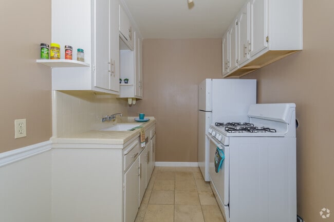 1BR, 1BA - 9A - Braden Manor