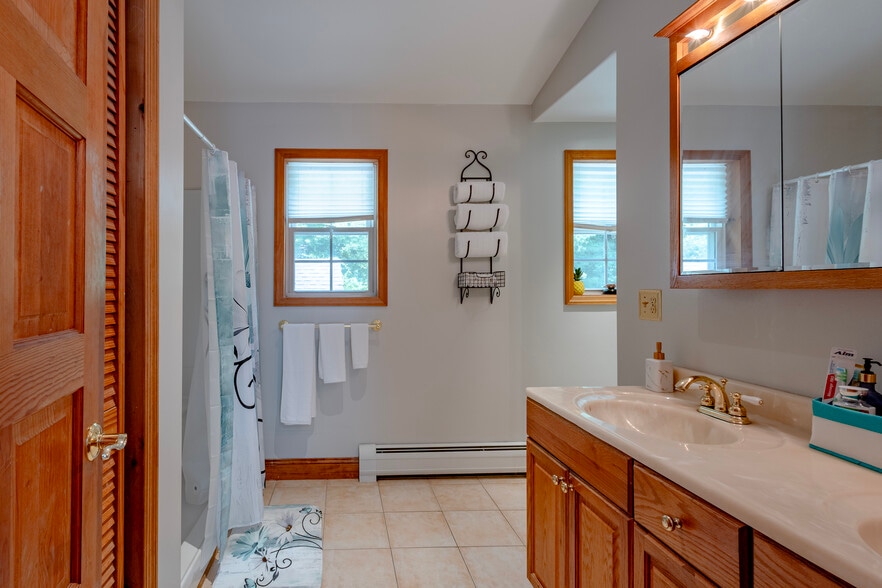 Building Photo - 386 Leroux Rd