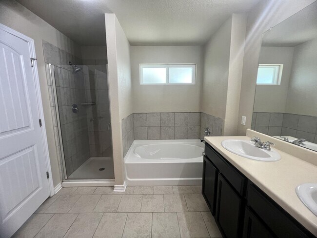 Building Photo - 10822 Shaenmeadow