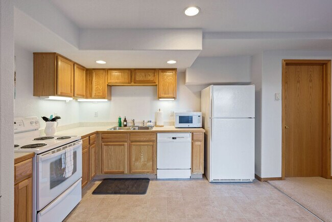 Building Photo - 3186 NW Quiet River Ln
