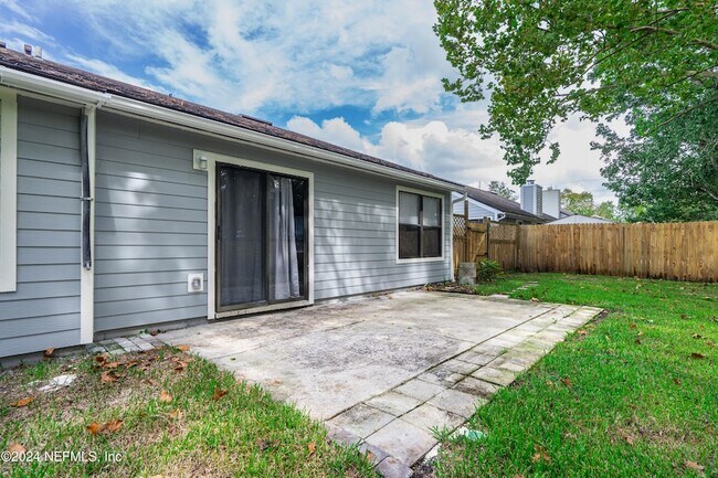 Building Photo - 3912 English Colony Dr S