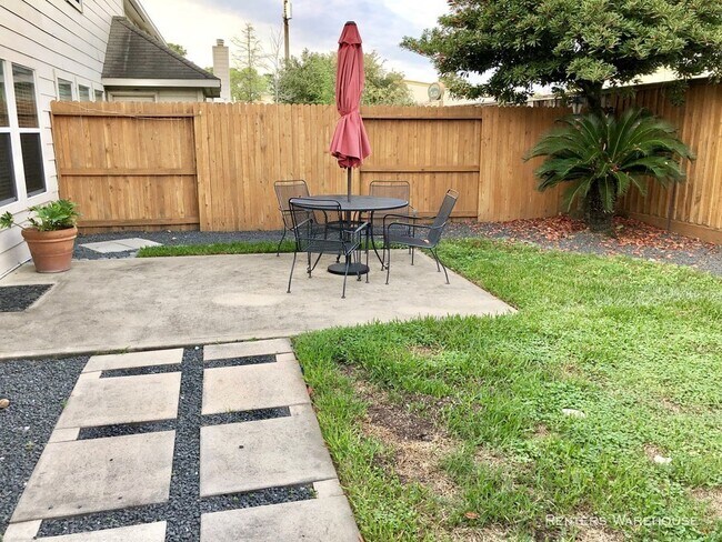 Building Photo - Stunning 3/2.5 townhome in Dominion Estates