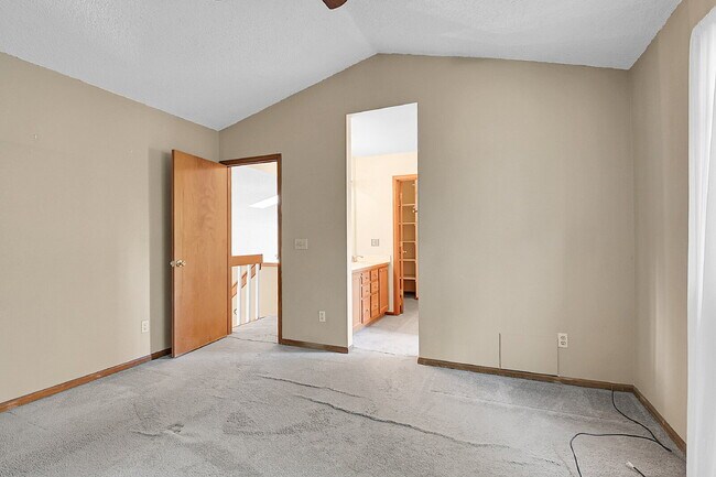 Building Photo - $3,050.00, 4 bed, 3 bath, located in Auror...