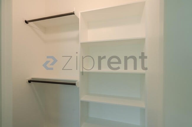 Building Photo - Unit