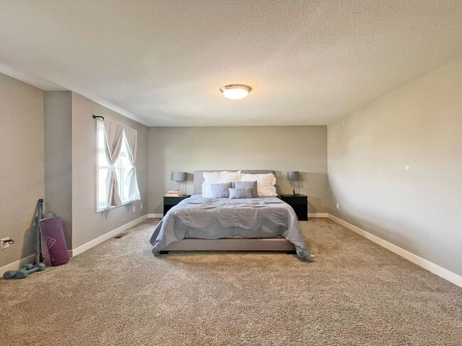 Building Photo - Spacious 2-Story End-Unit Townhome with Huge Bonus Room-Office is like Brand New!