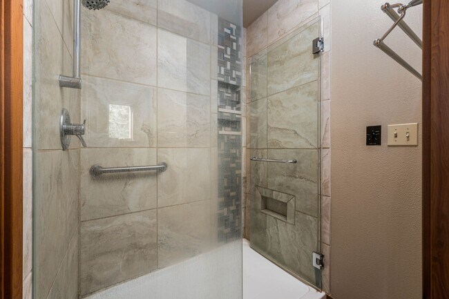 Building Photo - Beautiful home with views and in a gated c...