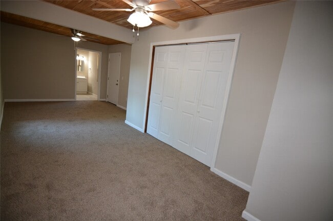 Building Photo - 906 Arrow Lake Dr