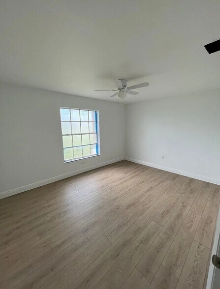 Building Photo - 1804 SW 38th Ln