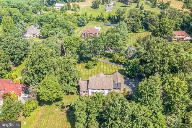 Building Photo - For Rent! Large 5-Bedroom, 3.5-Bath Home with Scenic Views