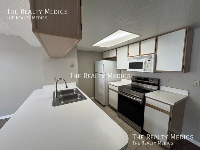 Building Photo - 2036 Royal Bay Blvd